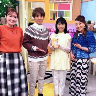 今日は朝からサニータイム✨
ご視聴いただきました皆様ありがとうございます😊

メインMCの太陽くん、茉莉ちゃんと一緒に松尾さんの素敵なバイオリン生演奏も聞けて、スペシャルな朝❣️
心洗われる音色に皆様引き込まれていました✨

そして、マネージャージャイ子さんと急ぎ東京へ。
新幹線の中でブラックコーヒーが苦手な私に、ジャイ子さんが名案を！
『アイスコーヒーにバニラアイスで、コーヒーフロートどうですか？』と。
試しに2人で作ってみましたが、これは最高✨ホットとアイス両方試しましたが、やっぱりアイスコーヒーでコーヒーフロートがオススメ。
ホットコーヒーで試した結果は、なんちゃってウィンナーコーヒーって感じです😅
ブラックコーヒーが苦手な方是非お試しください✨

#京都
#KBS
#サニータイム
#新幹線
#六星占術
#細木かおり