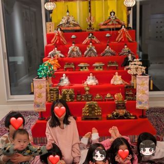 3月3日のひな祭り🎎
女の子の幸せと健やかな成長を願ってお祝いする日✨
旧暦の3月3日は桃の花が咲く季節にあたるため「桃の節句」ともよばれます。
ということで、昨日はひな祭りパーティー🎉
友人の子供達が集まり賑やかな一日に。
ちびっ子がたくさんいると騒がしいけど😅食事も作りがいがあり元気をもらえる気がします。

そして我が子が幼い頃のひな祭りを思い出しながら、楽しく過ごしました。
また来年も素敵なひな祭り🎎を過ごせますように✨

#ひな祭り
#3月3日
#孫
#家族
#六星占術
#細木かおり