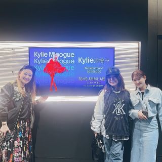 最高に楽しい夜✨
愛ちゃんと娘と一緒に#kylieminogue のLIVEへ😊
歌声はもちろんのこと、スタイル抜群！美しさとパワフルさを感じながら、めっちゃ近くで拝見でき、さらにテンション上がりました。

その後は余韻に浸りながら、楽しい女子会を💕
素晴らしい機会に感謝です。

#有明アリーナ
#kylieminogue 
#娘
#六星占術
#細木かおり