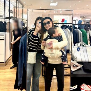 ホワイトデー✨でしたね！
皆様いかがお過ごしでしょうか？
バレンタインデー、ホワイトデー…昔はドキドキなイベントだったような気もしますが😅最近は若者も友達とギフトを交換したり、あまり恋の始まりに繋がらないような気も。
それでも、日頃の感謝の気持ちを伝える！コミュニケーションにはよいきっかけになりますね✨

今年もスタッフ達からたくさん素敵なギフトをいただきましたぁ💕嬉しいです！
毎年恒例になりつつある希少な白イチゴはパパからでーす。
ジューシーで甘さが凝縮され美味しい😋

そして仕事終わり、久しぶりに孫を連れて長女とショッピング🛍️
私にとっては数時間でも大切な時間です。
忙しい中でも家族のコミュニケーションは忘れずに…😊

#ホワイトデー
#ホワイトデーギフト
#家族
#孫
#感謝
#六星占術
#細木かおり